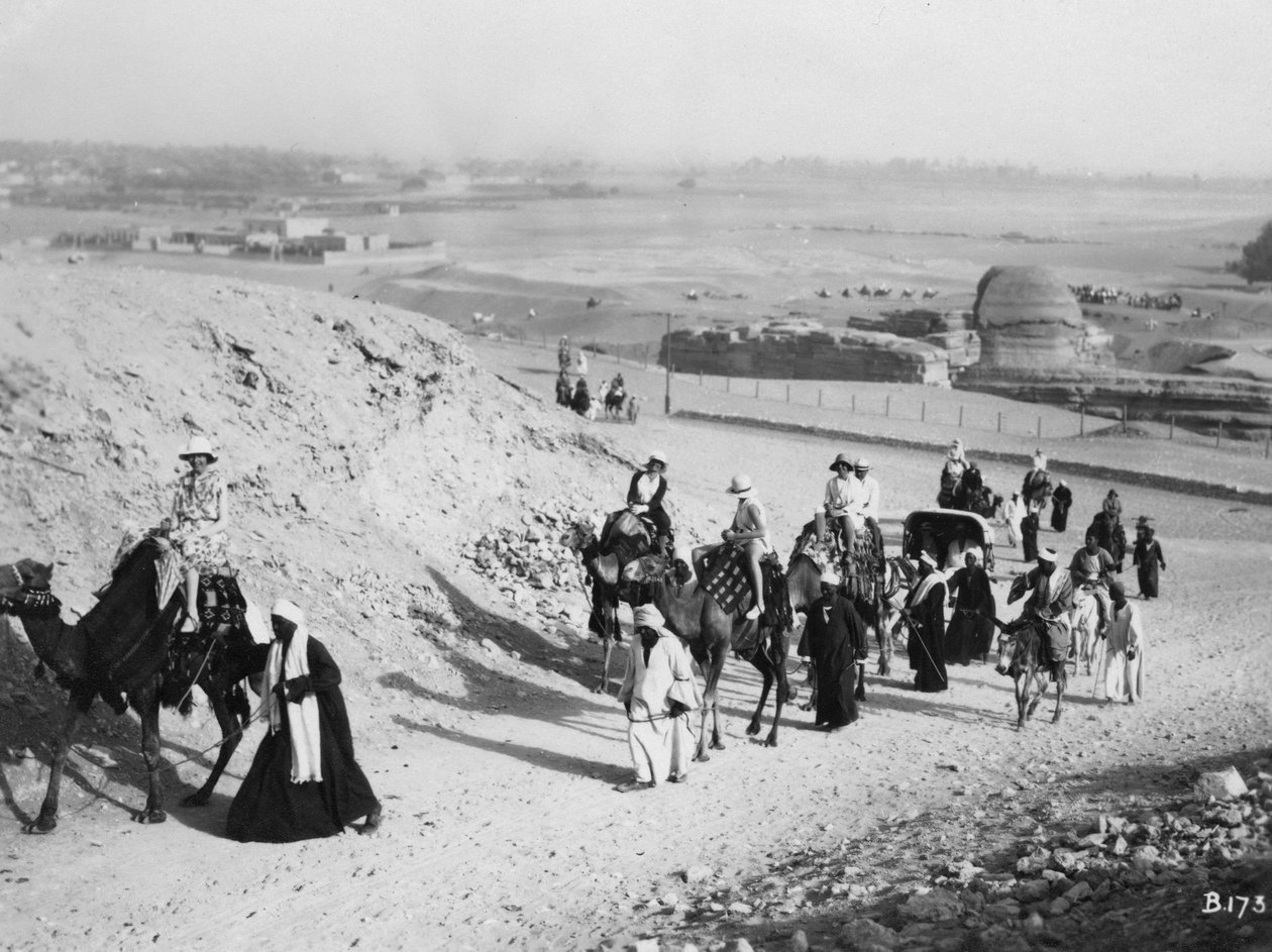 Kameltur, Giza, Egypten, c1920-c1930s av Unbekannt