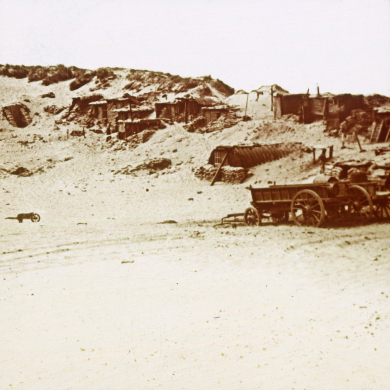 Kantonment i sanddynerna, Koksijde, Flandern, Belgien, c1914-c1918 av Unbekannt