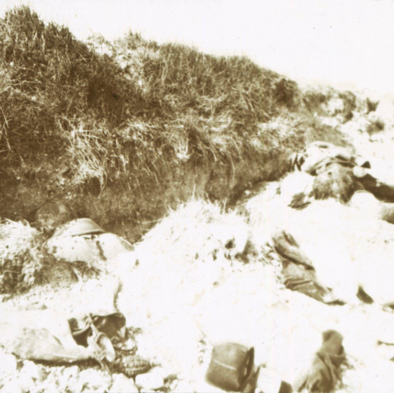 Clery efter attack, Frankrike, c1914-c1918 av Unbekannt