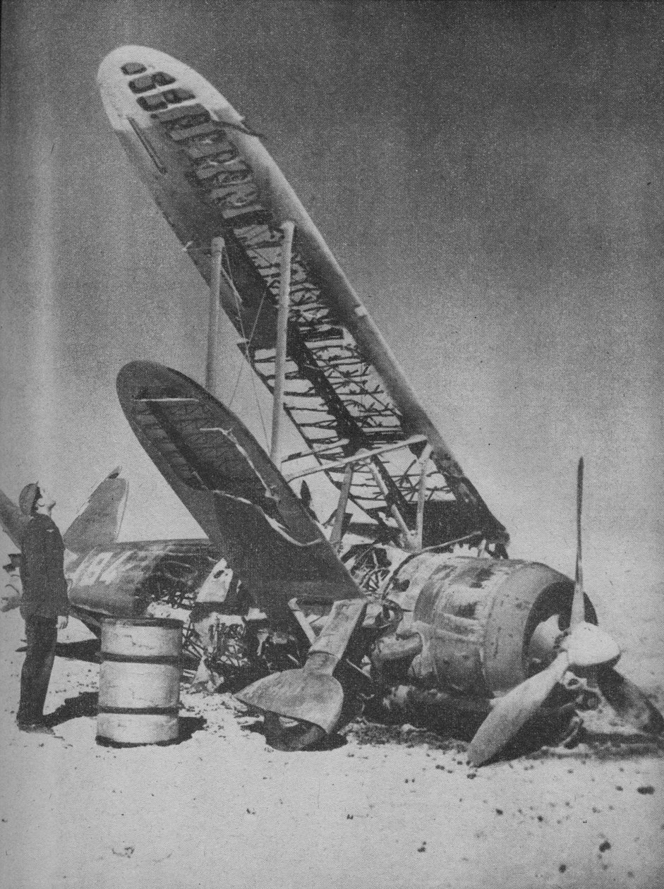 Kraschade på Regia Aeronauticas kyrkogård, 1941. av Unbekannt