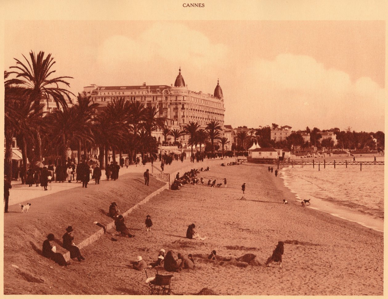 Croisette Promenade - Beach and Casino, Cannes, 1930. av Unbekannt
