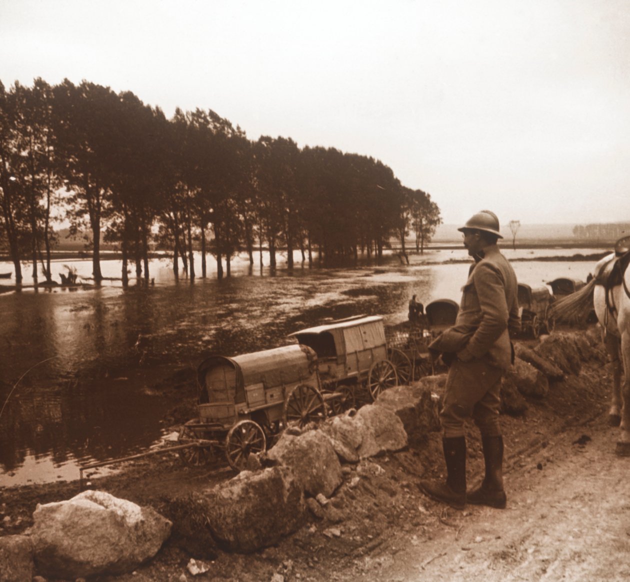 Skadade fordon, Meuse, norra Frankrike, c1914-c1918 av Unbekannt