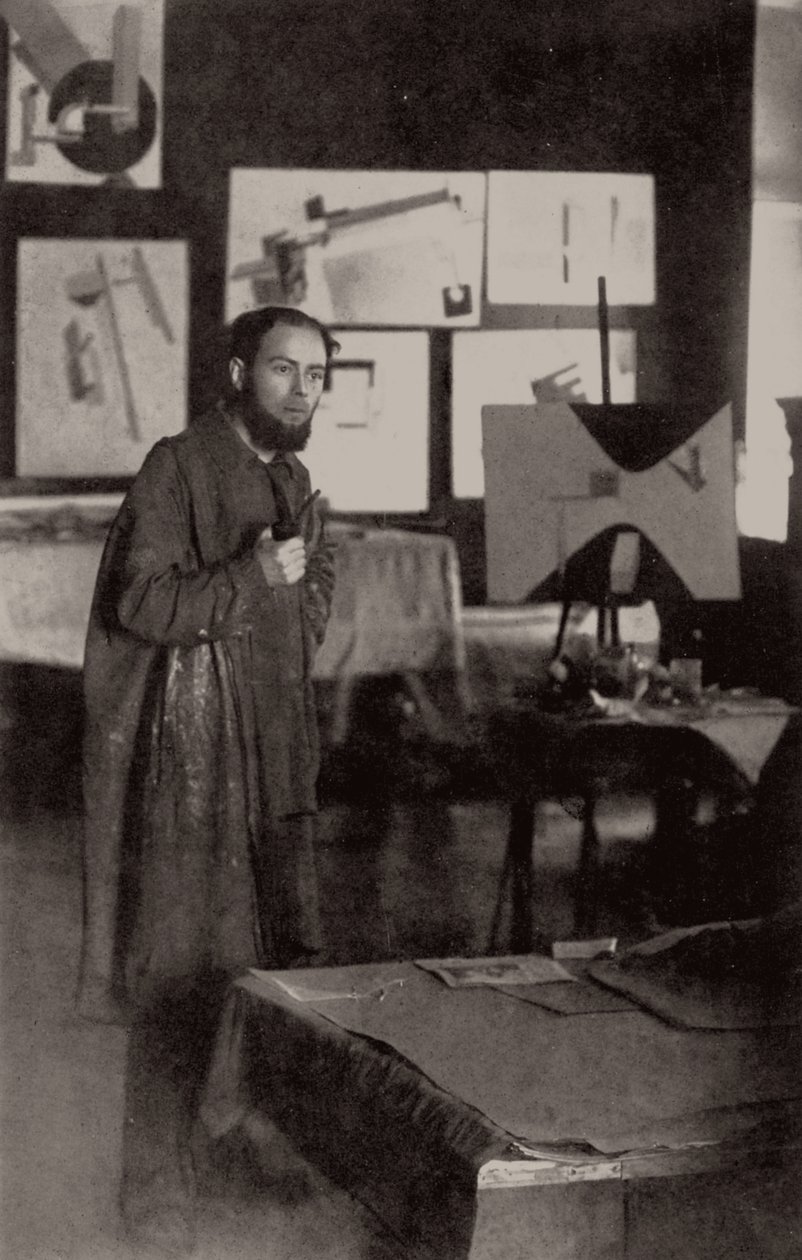 El Lissitzky i sin ateljé i Vitebsk, 1919. av Unbekannt
