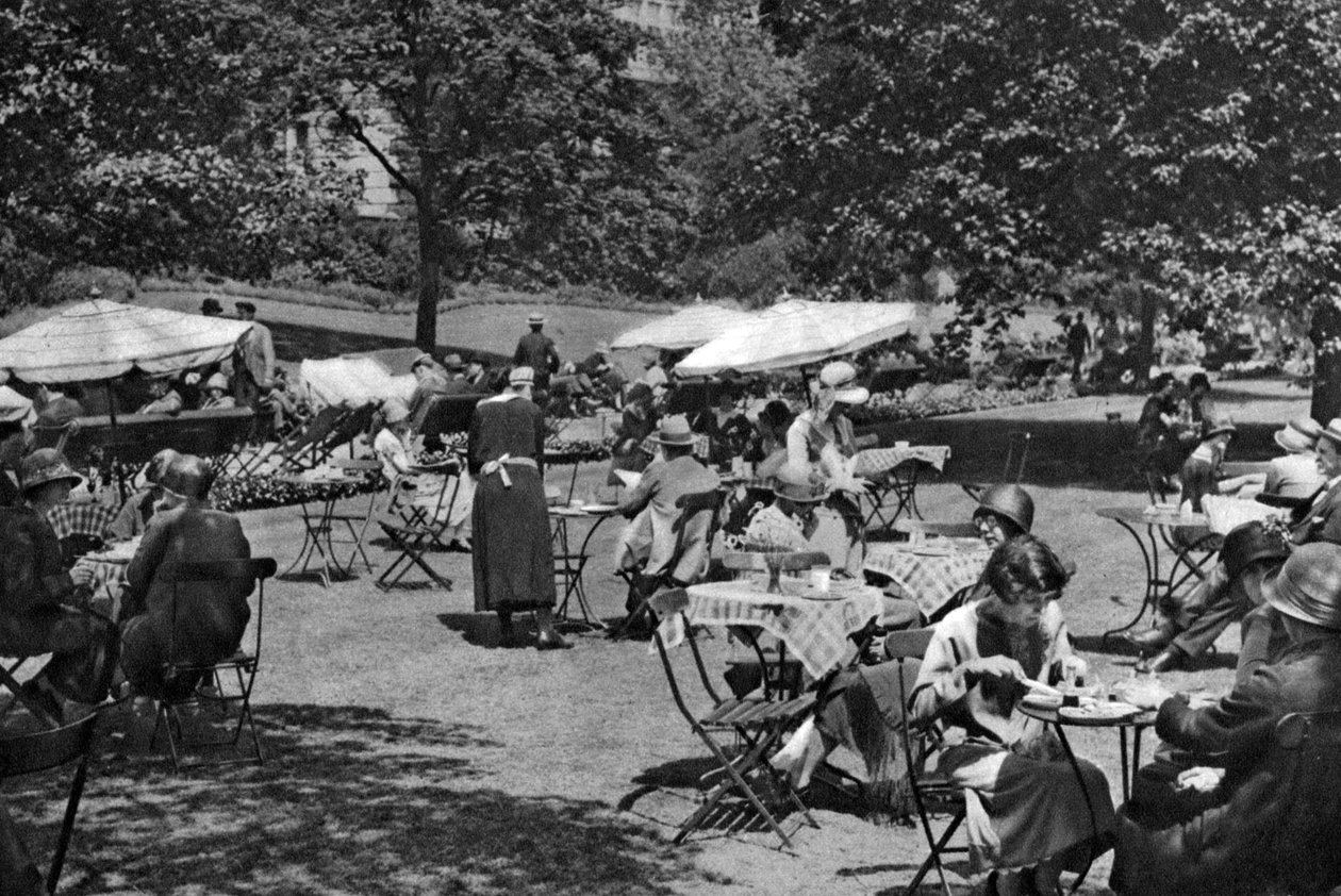 Embankment Gardens, Charing Cross, London, 1926-1927 av Unbekannt