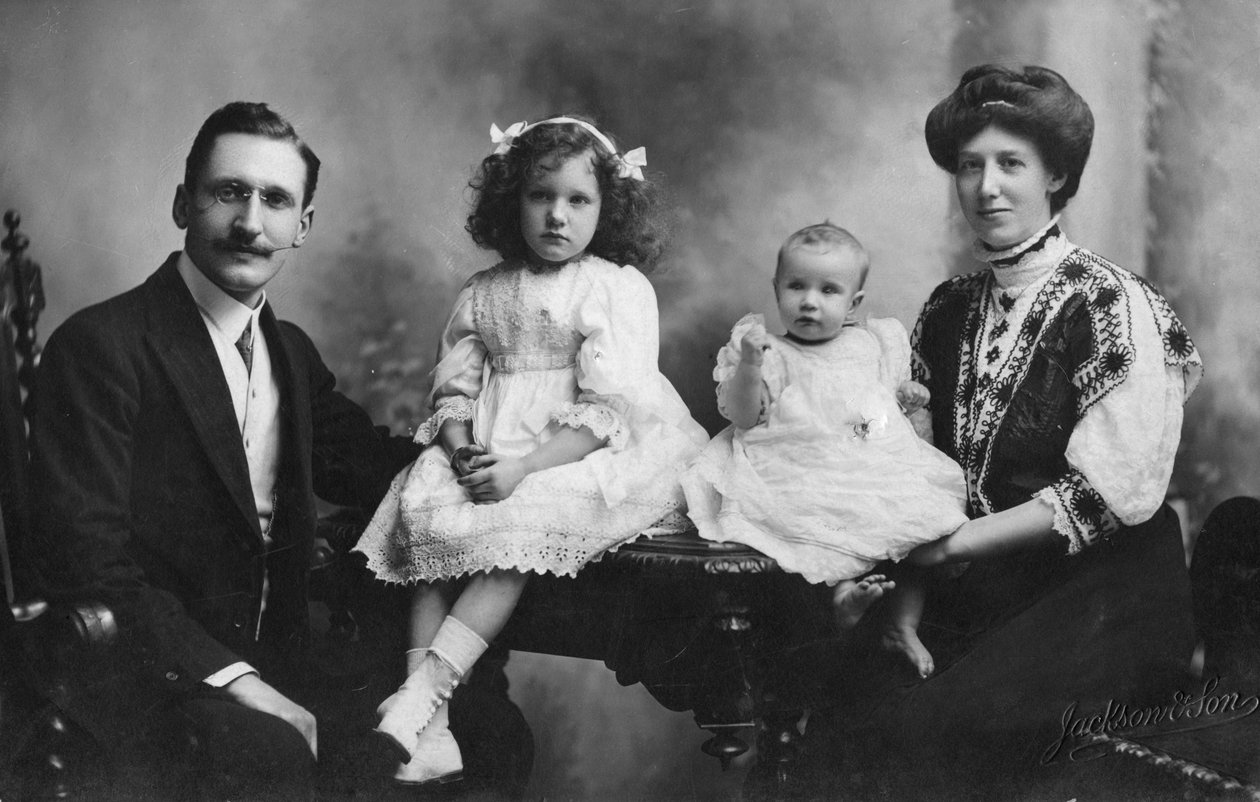 Familjeporträtt, c1900-c1910-tal av Unbekannt