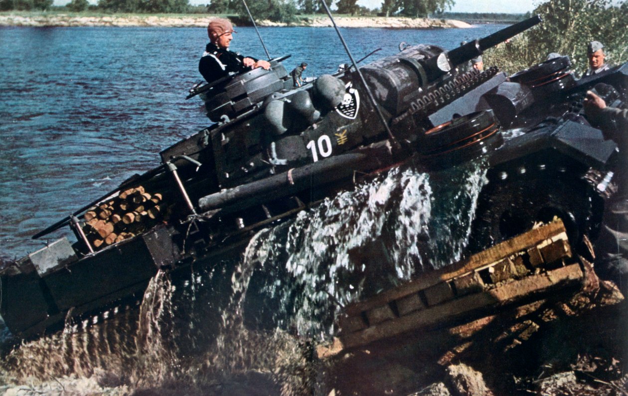 Tysk stridsvagn som vadar en flod, Ryssland, 1941 av Unbekannt
