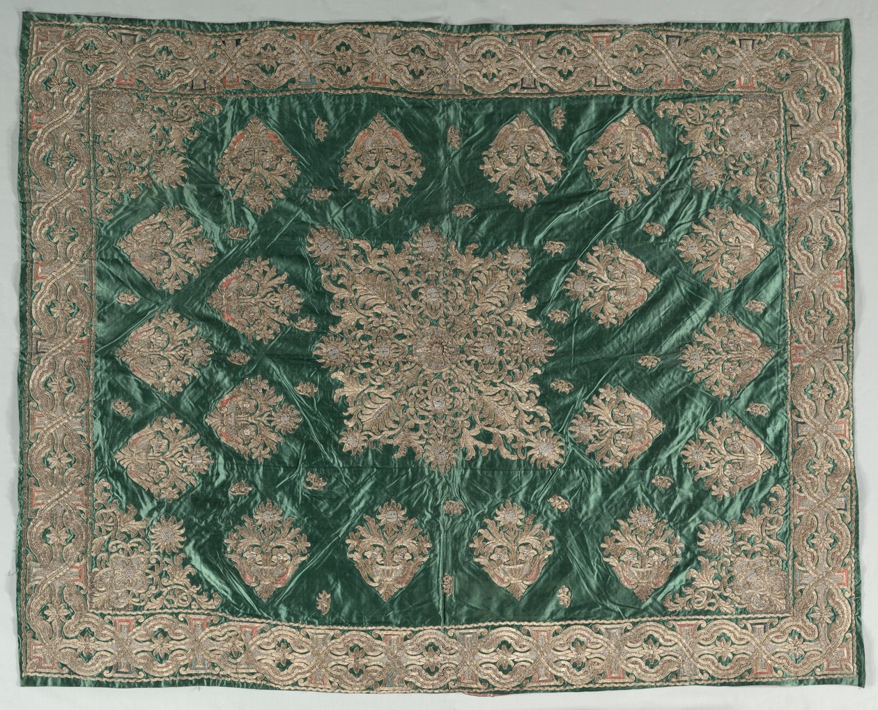 Broderat omslag med guldtråd, 1800-tal. av Unbekannt