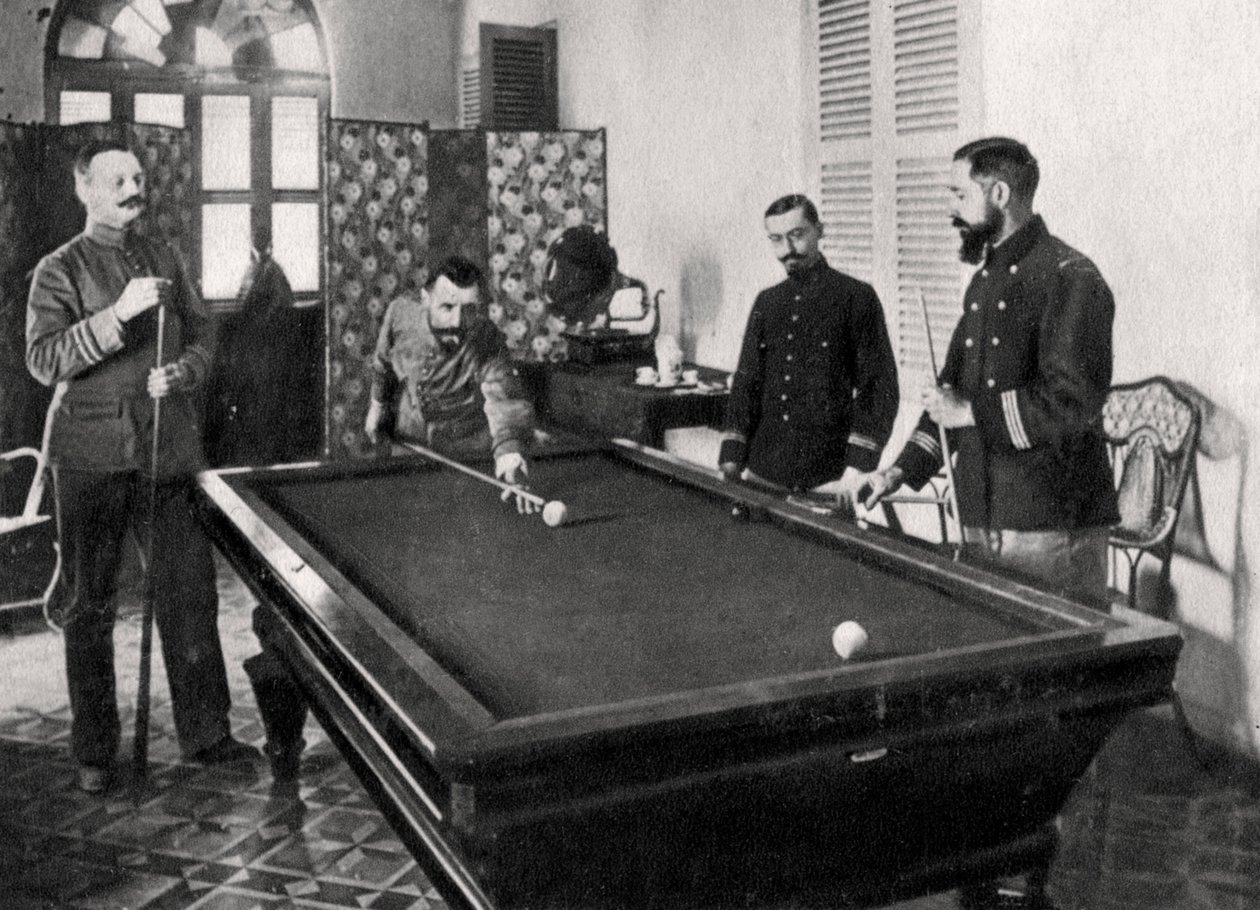 Henri Gouraud, fransk soldat, spelar biljard, 1895 av Unbekannt