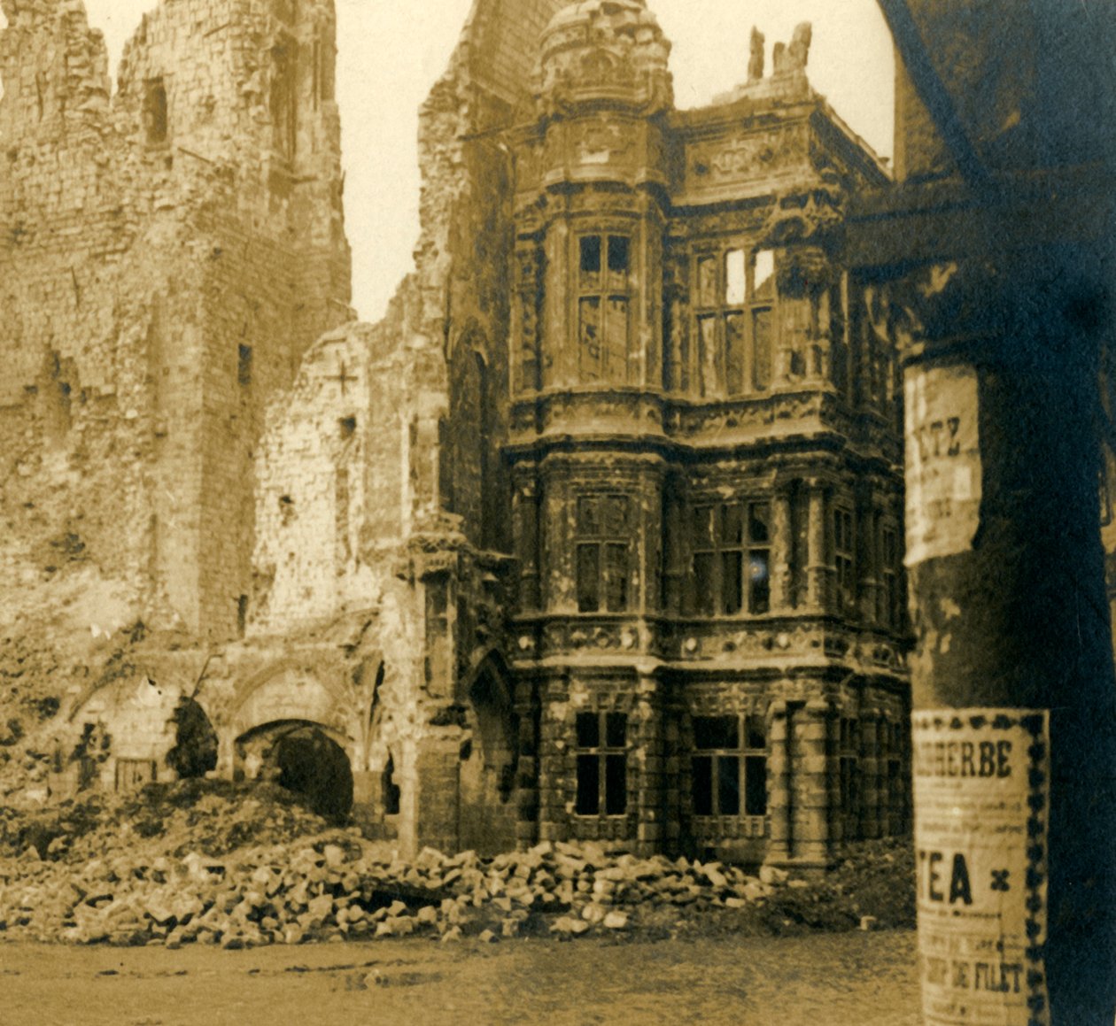 Rådhuset, Arras, norra Frankrike, c1914-c1918. av Unbekannt