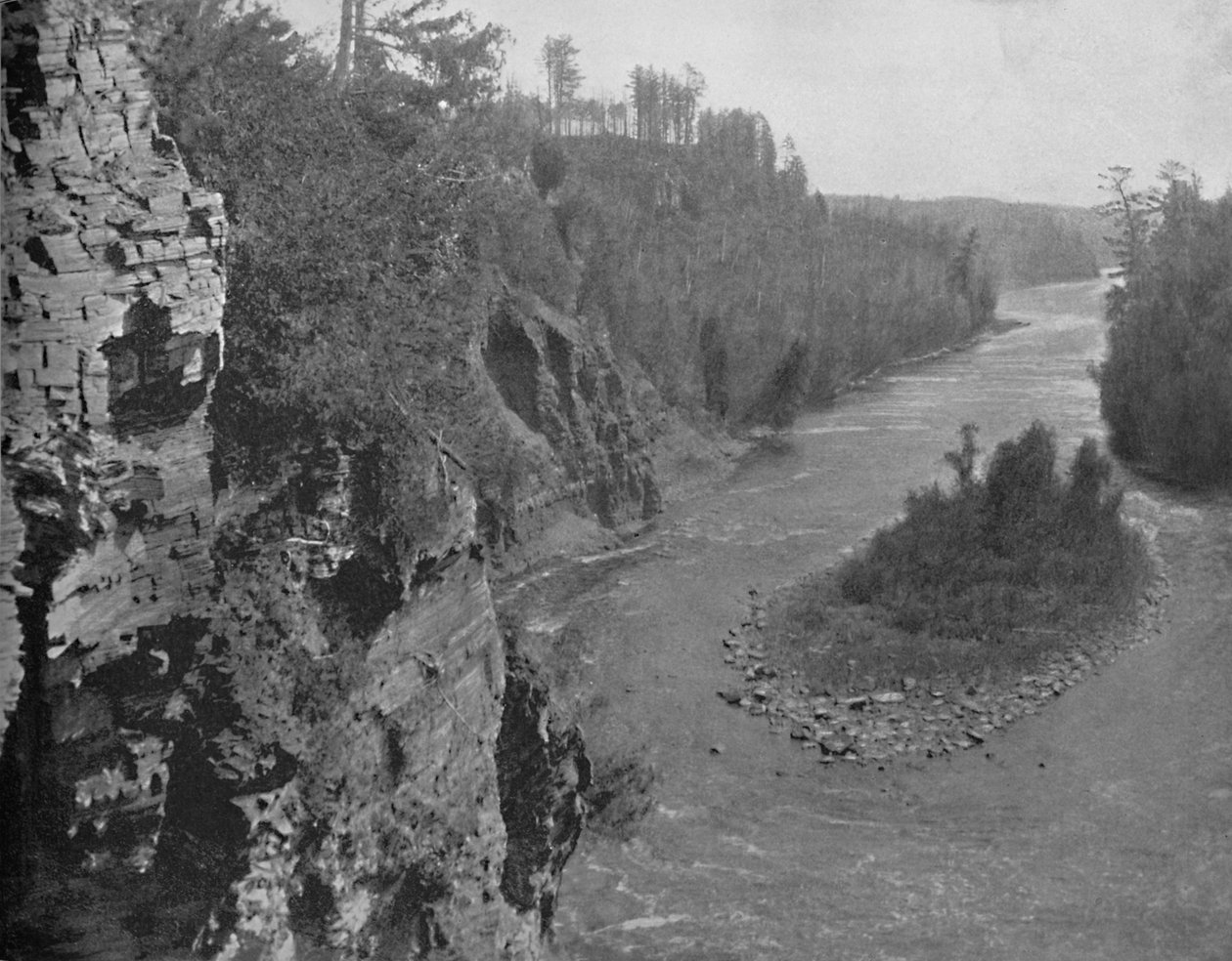 Kaministiquia River, nedanför Kakabeka Falls, c1897. av Unbekannt