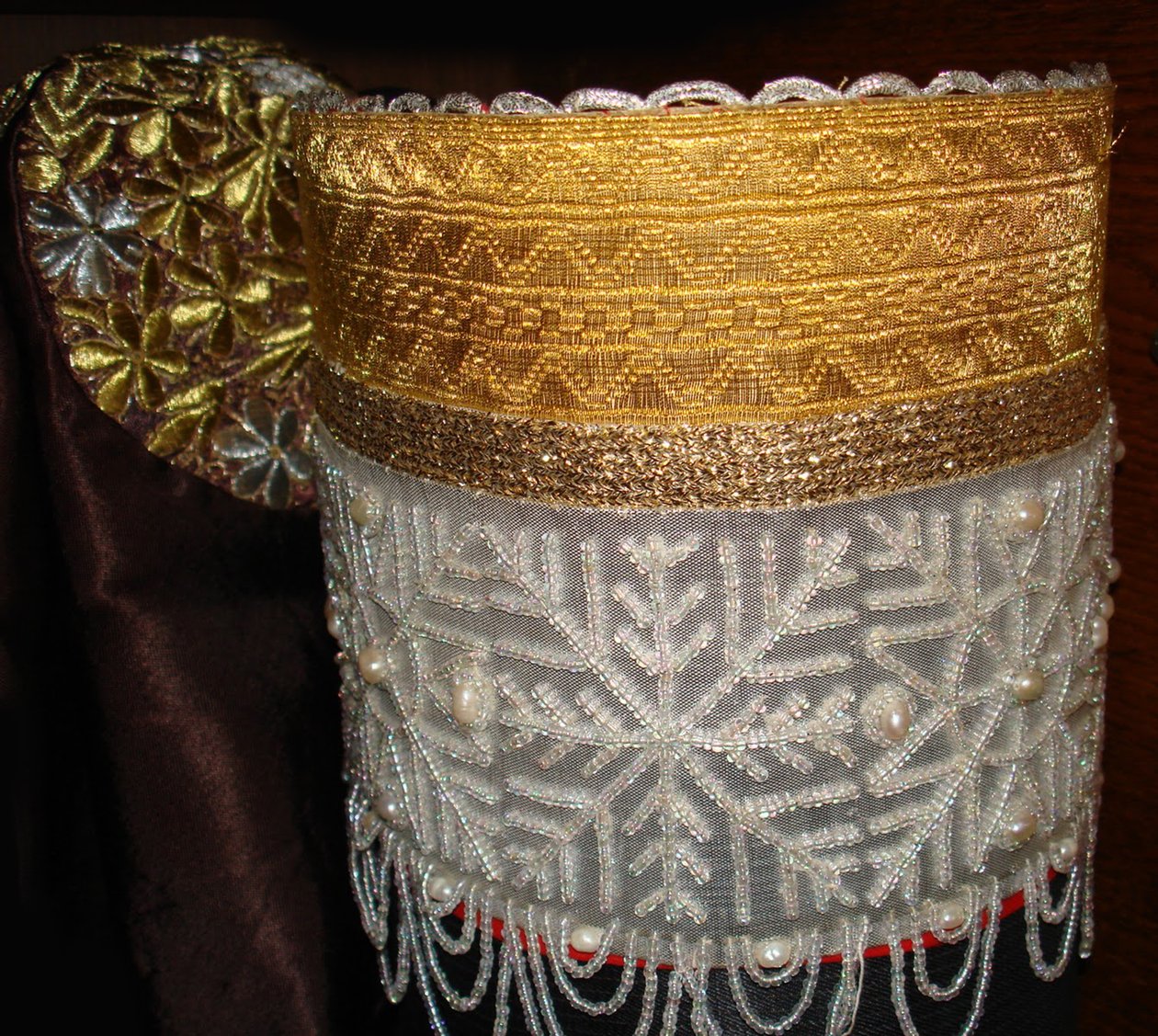 Kokoshnik, tidigt 1800-tal. av Unbekannt