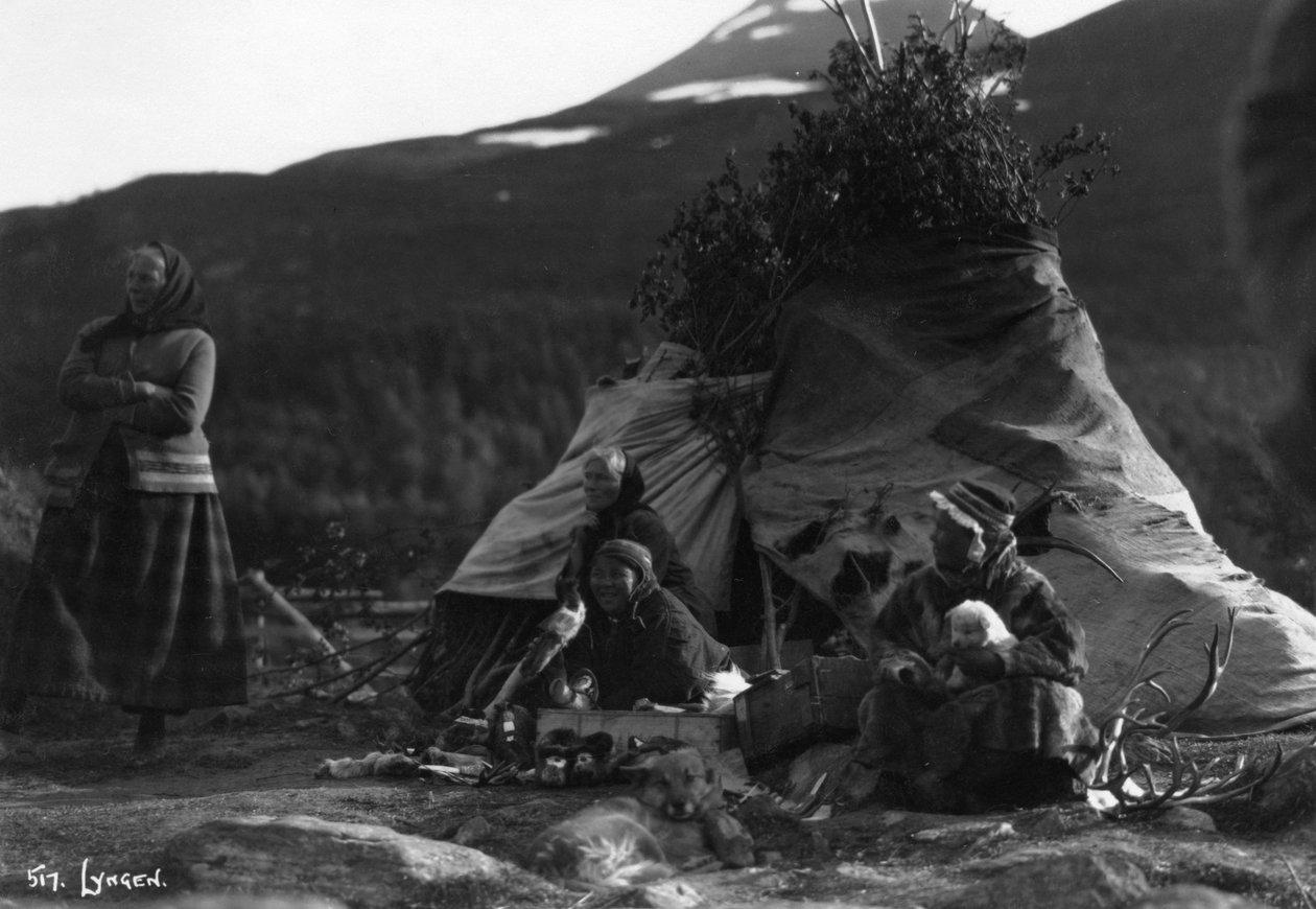 Lokala kvinnor, Lyngen, Nordnorge, c1920-c1930-tal av Unbekannt