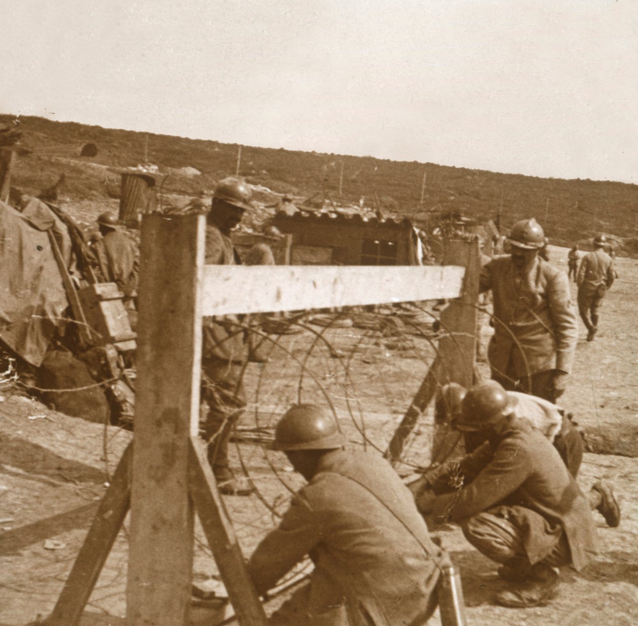 Att göra taggtråd, c1914-c1918 av Unbekannt