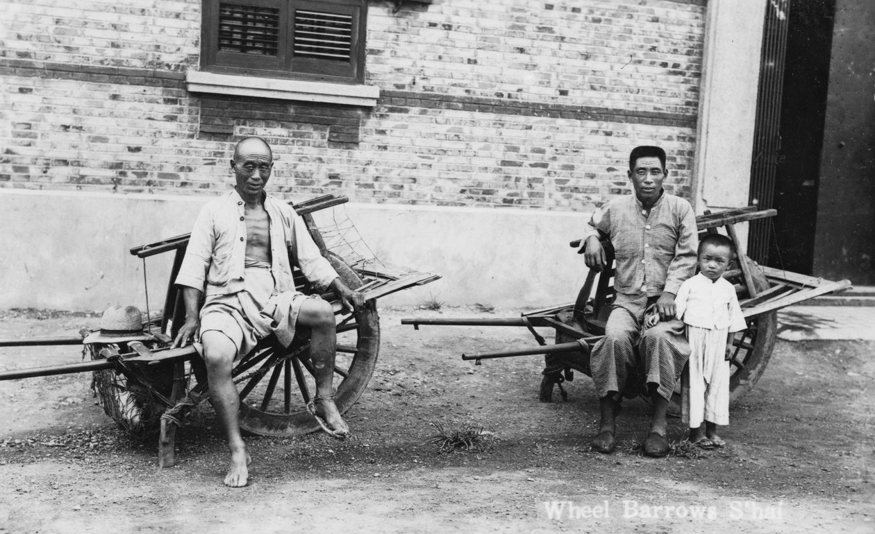 Män med skottkärror, Vietnam, 1900-talet av Unbekannt