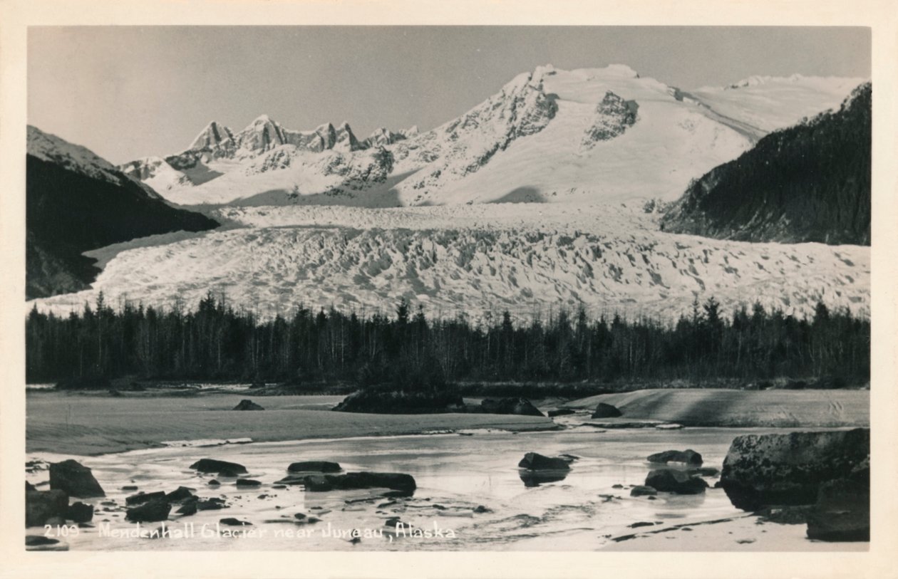 Mendenhall Glacier nära Juneau, Alaska, c1940. av Unbekannt