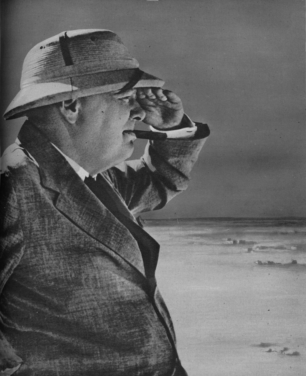 Herr Churchill spionerar fienden, 1943. av Unbekannt
