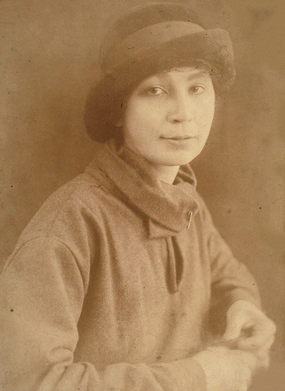 Natalia Sergeevna Goncharova 1881-1962 i Paris, 1917. av Unbekannt