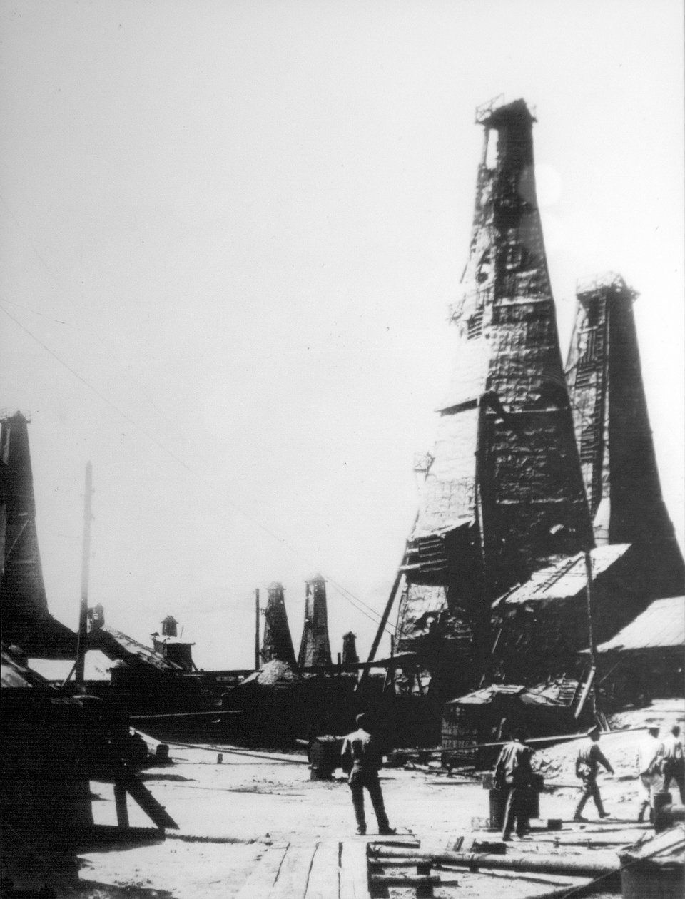 Oljeutvinning i Baku, Ryssland, c1903-c1906. av Unbekannt