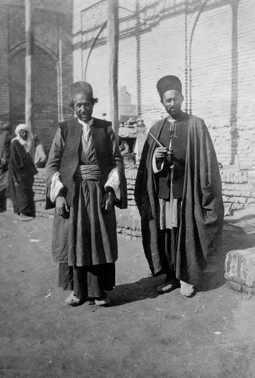 Persiska pilgrimer utanför Kazimain-moskén, Irak, 1917-1919 av Unbekannt