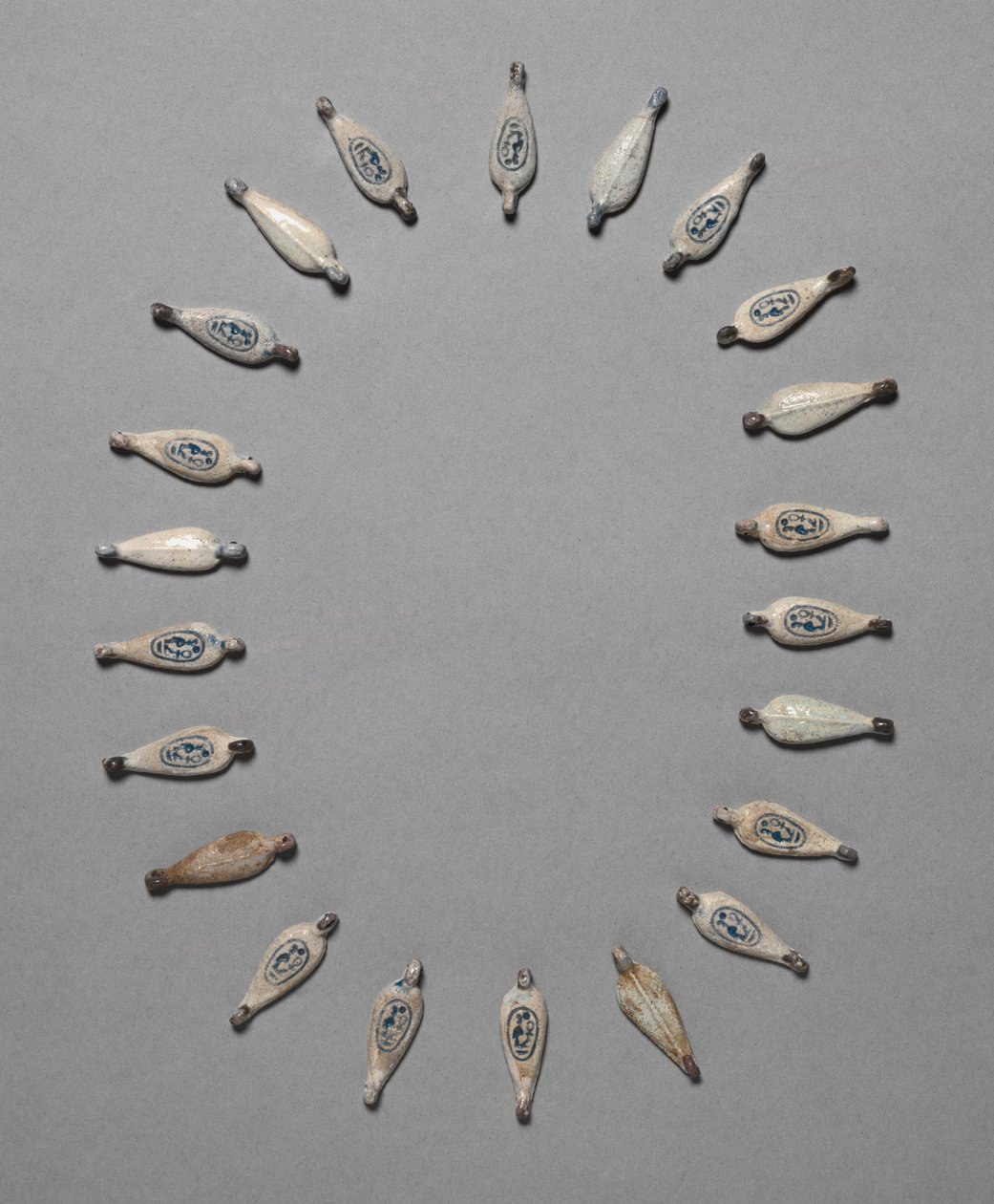 Kronbladsformade pärlor, ca. 1391-1353 f.Kr. av Unbekannt