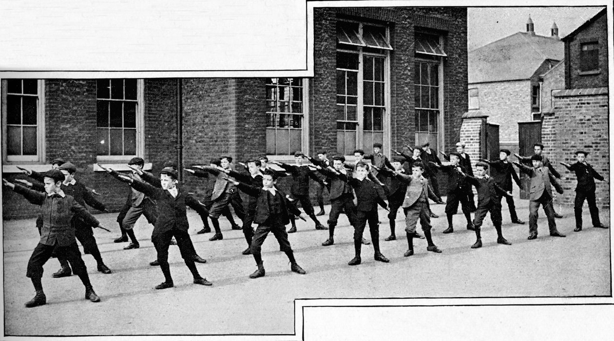 Fysisk övning vid en skola i London, c1900 1901 av Unbekannt
