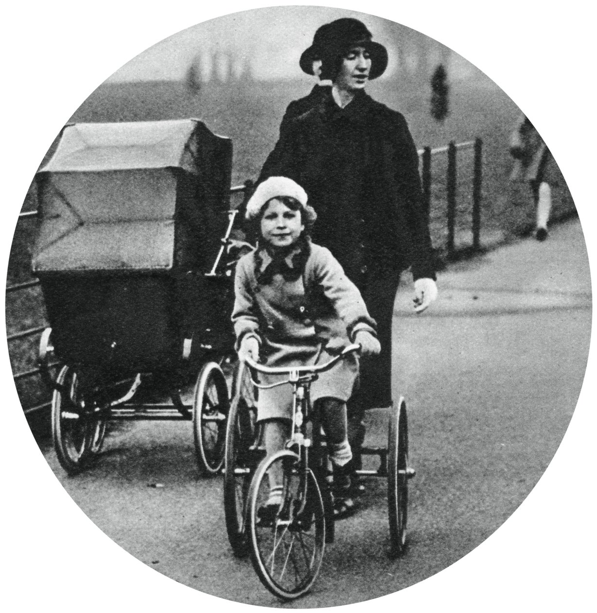 Prinsessan Elizabeth åker trehjuling, mars 1932, 1937 av Unbekannt