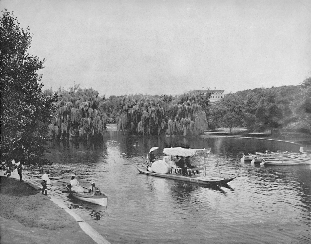 Public Garden and Lake, Boston, c1897. av Unbekannt