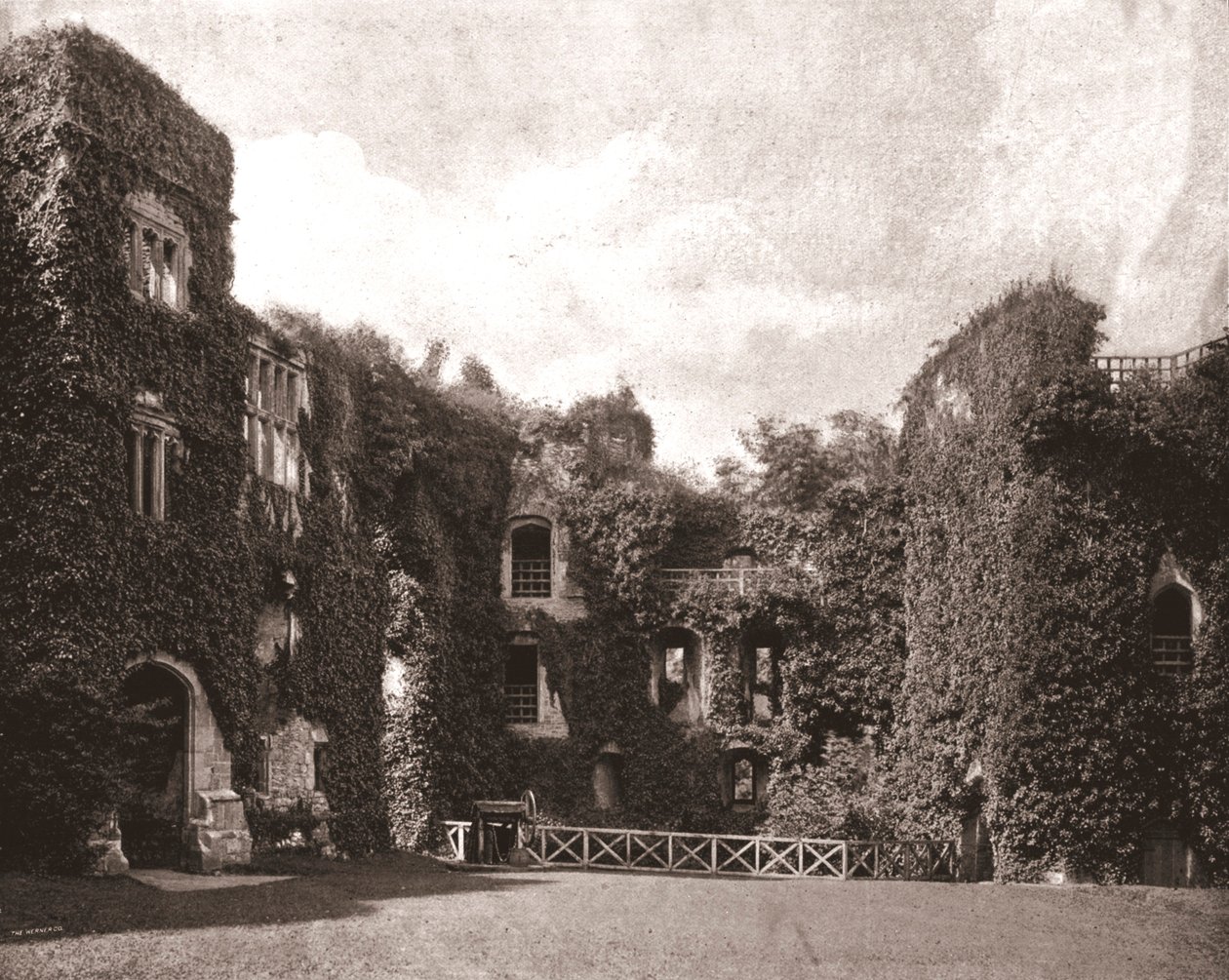 Raglan Castle, Monmouthshire, Wales, 1894. av Unbekannt