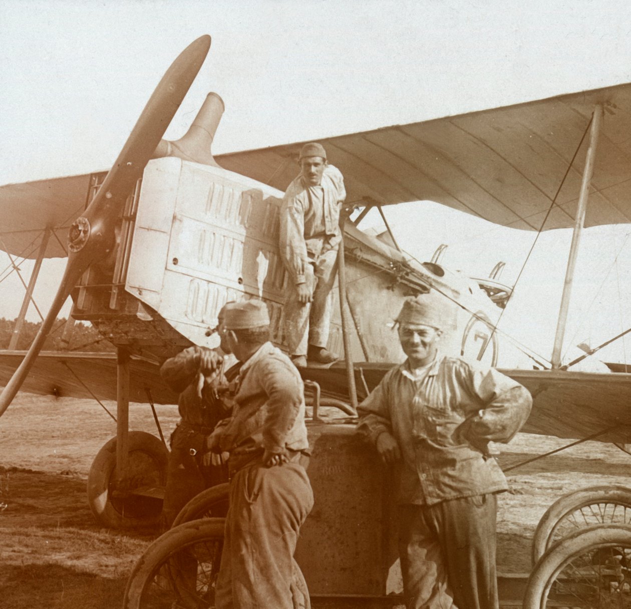 Tankning biplan, c1914-c1918 av Unbekannt