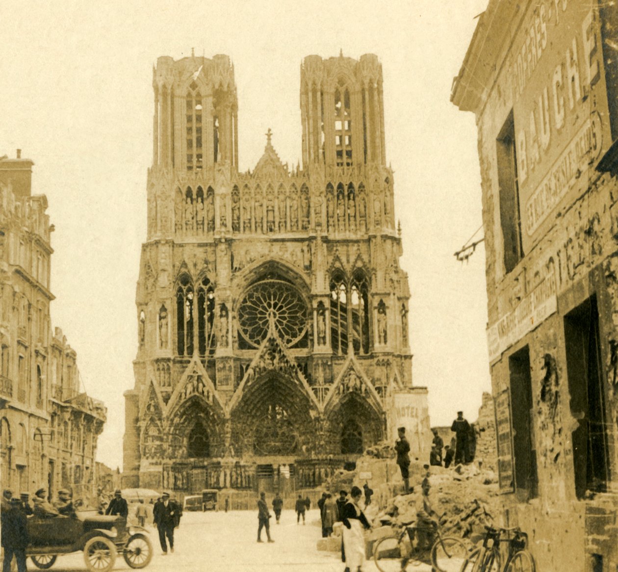 Reims katedral, Reims, norra Frankrike, c1914-c1918 av Unbekannt