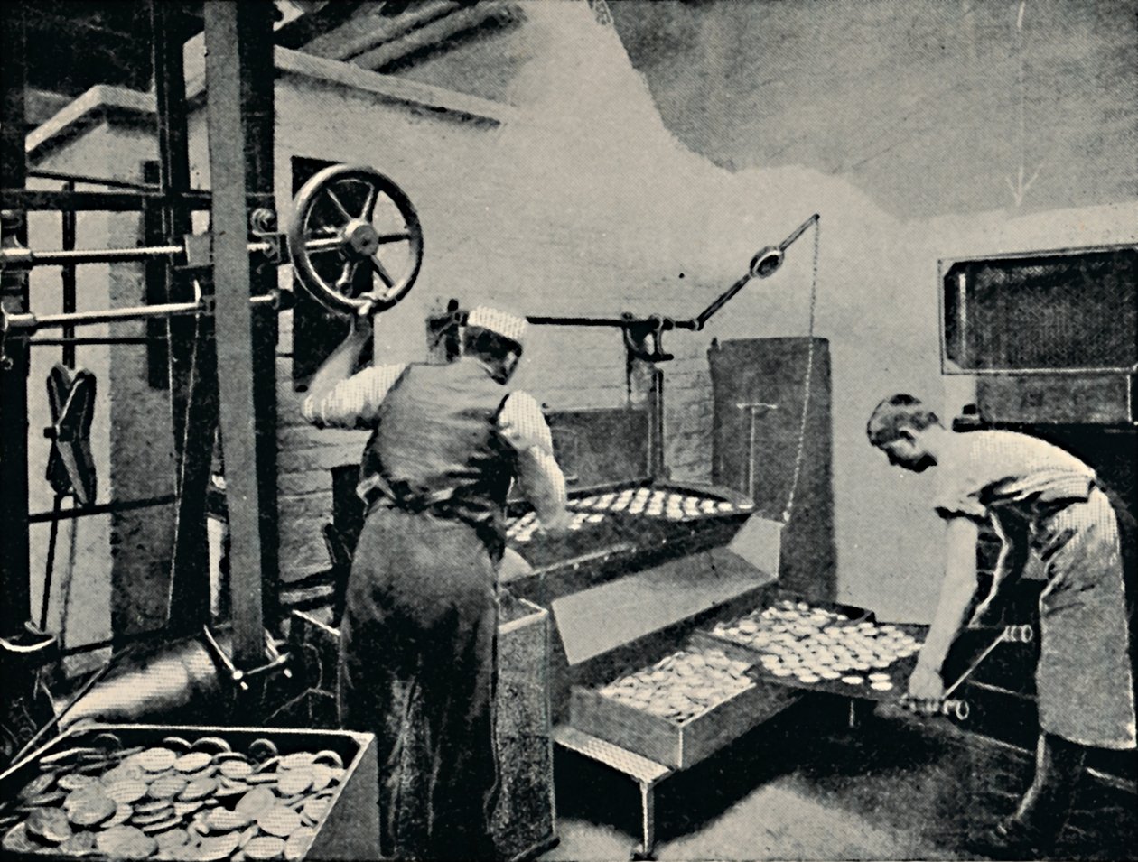 Ta bort kex från ugnen, c1917 av Unbekannt