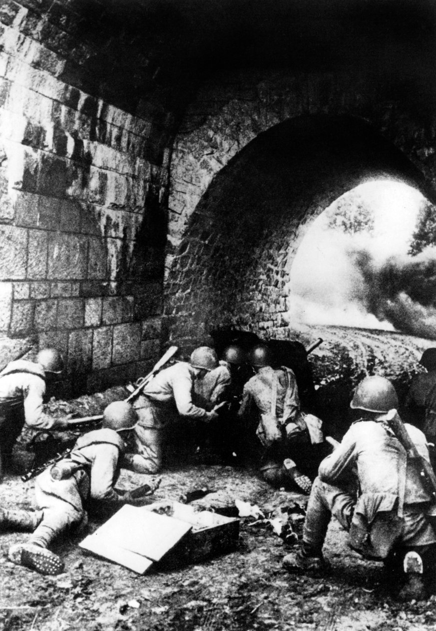 Ryska soldater i aktion nära Riga, Lettland, 1944 av Unbekannt