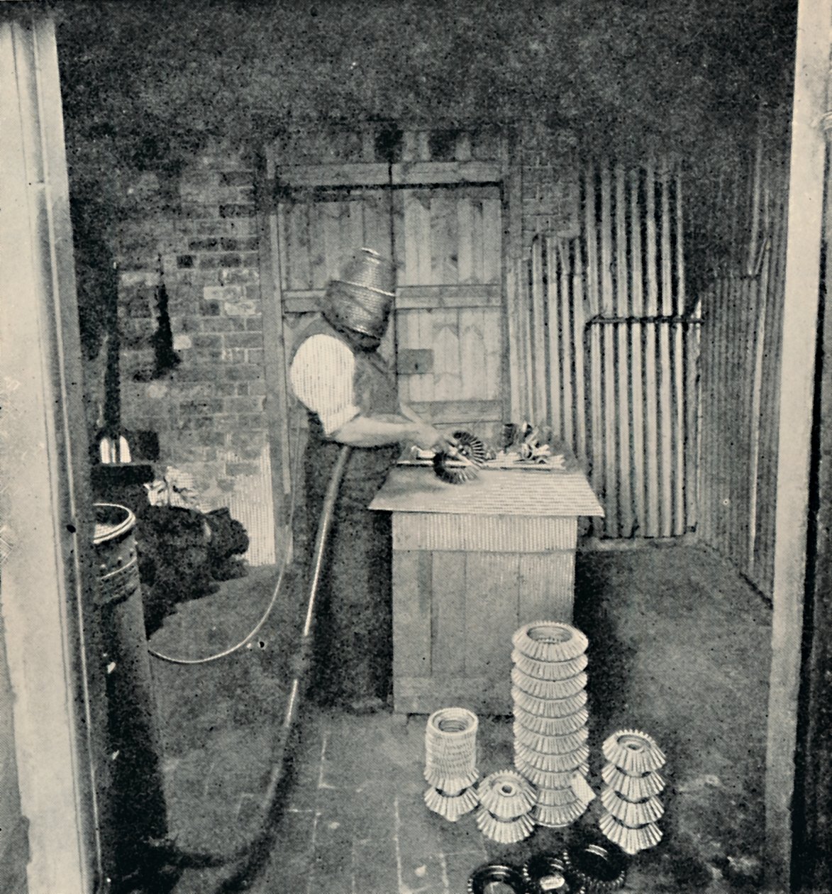 Sandblästrade kugghjul, c1917 av Unbekannt