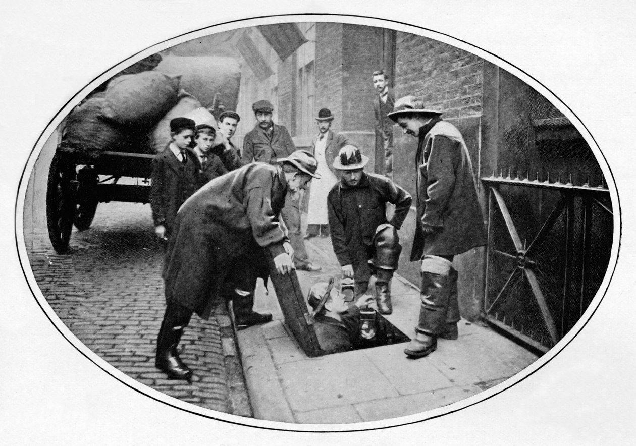 Sewermen going below, London, c1903 1903 av Unbekannt