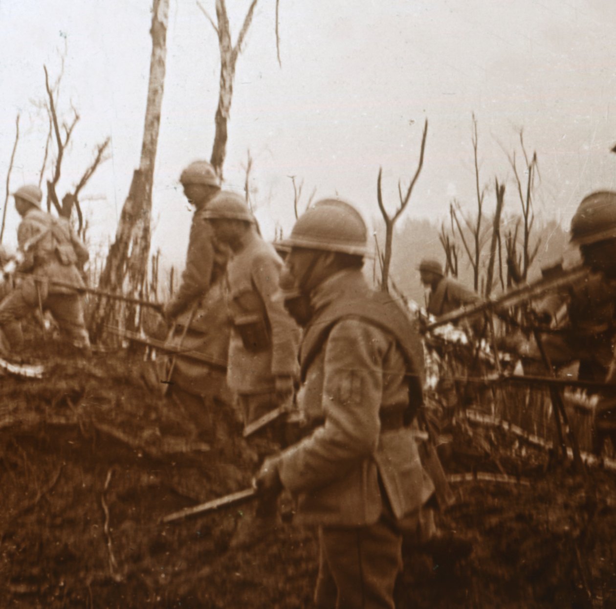 Soldater på frammarsch, c1914-c1918 av Unbekannt