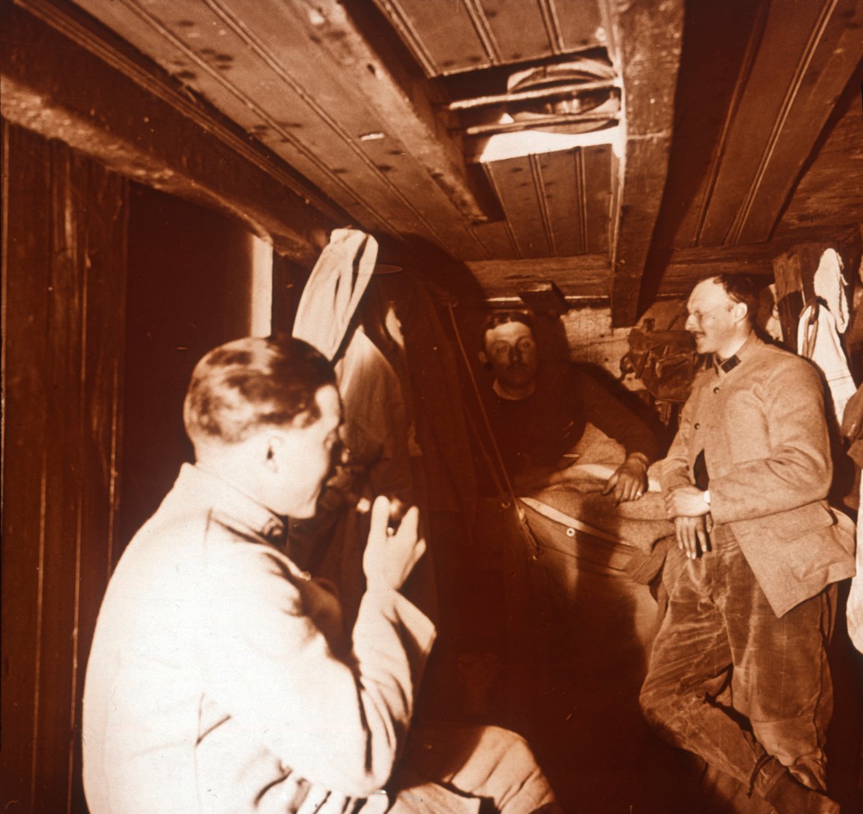 Soldater i skyttegravar, Genicourt, norra Frankrike, c1914-c1918 av Unbekannt