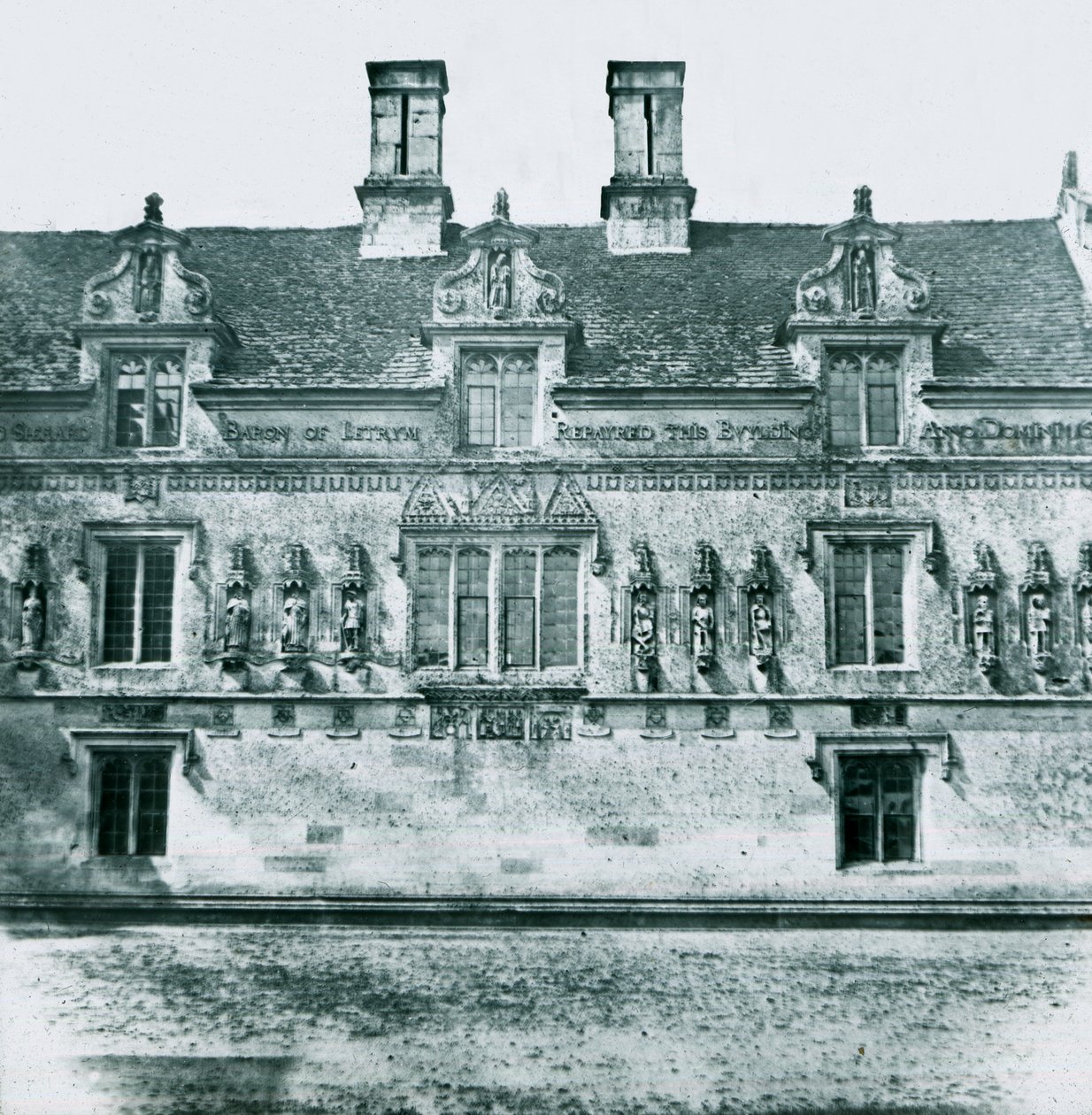 Stapleford. Hall. East Front. av Unbekannt