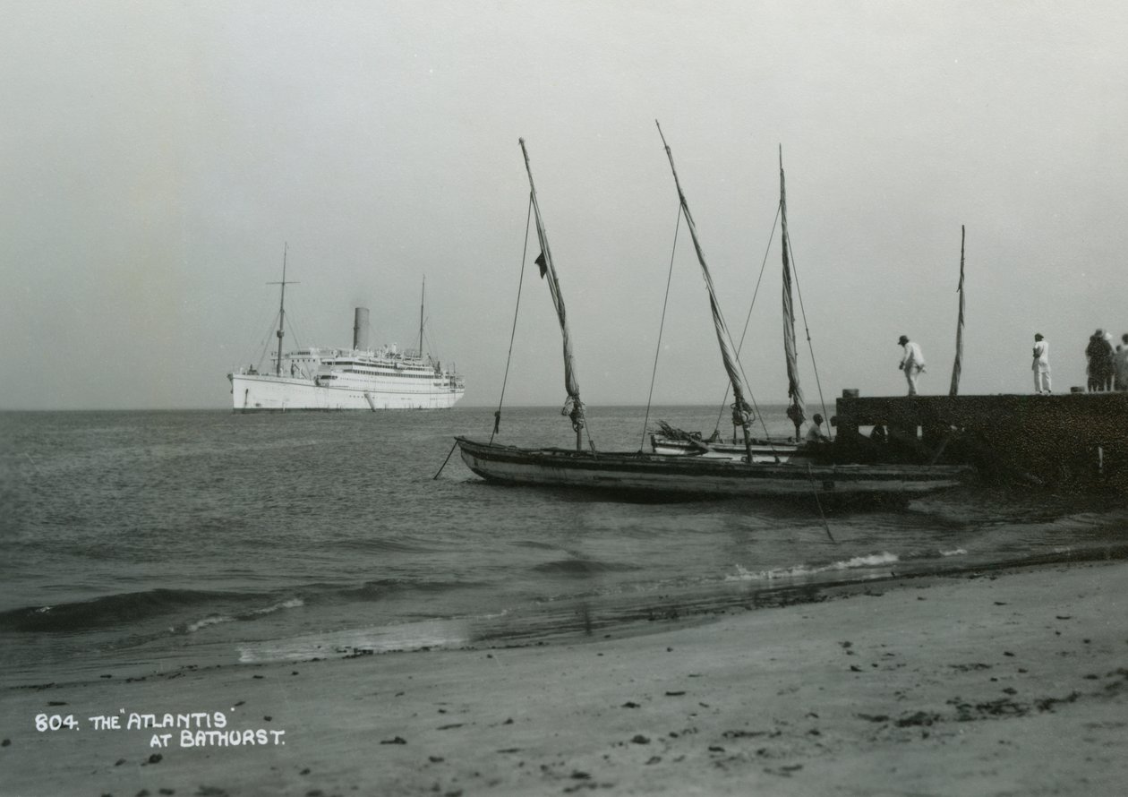 Ångfartyget Atlantis utanför Bathurst, Gambia, 1900-talet av Unbekannt