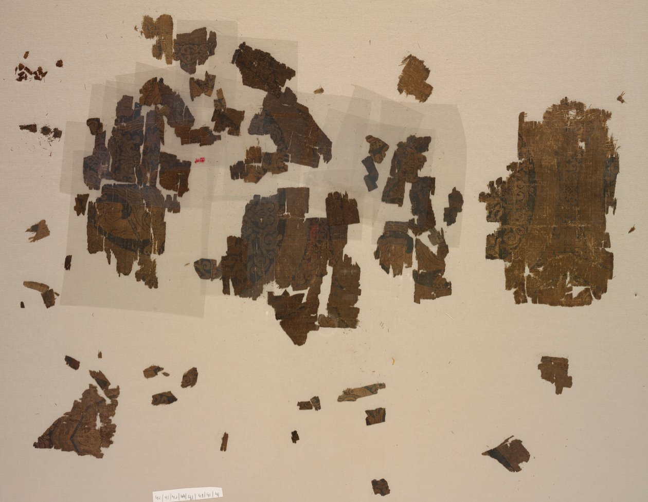 Taqueté-fragment med bevingade lejon i rundlar, 899-1160. av Unbekannt