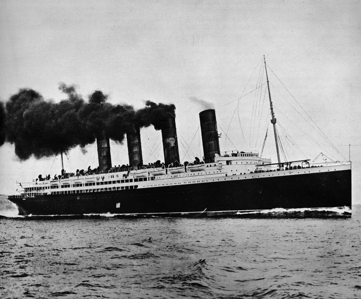 Lusitania i full fart, 1915 av Unbekannt