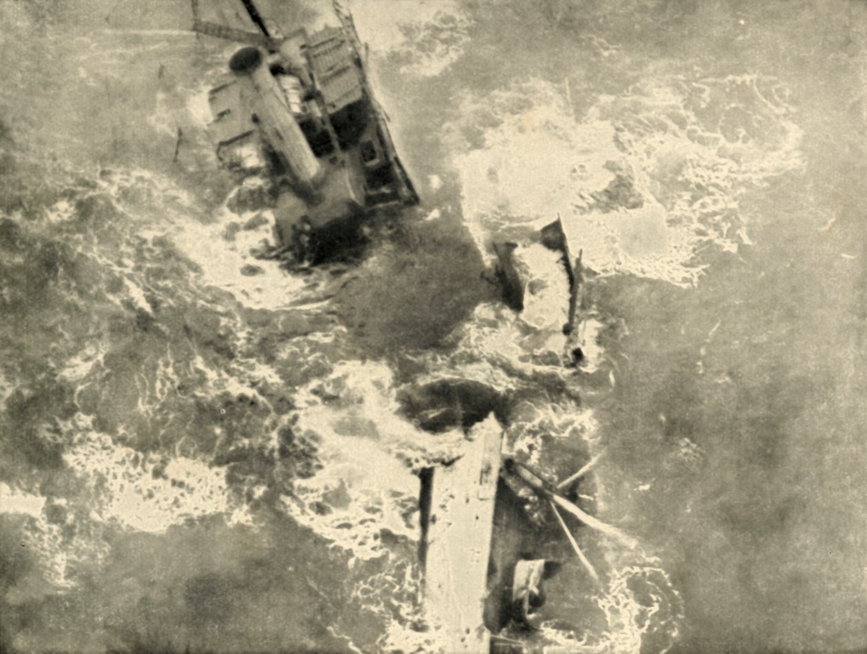 The Pirates Work: Steamer Breaking Up, 1919. av Unbekannt