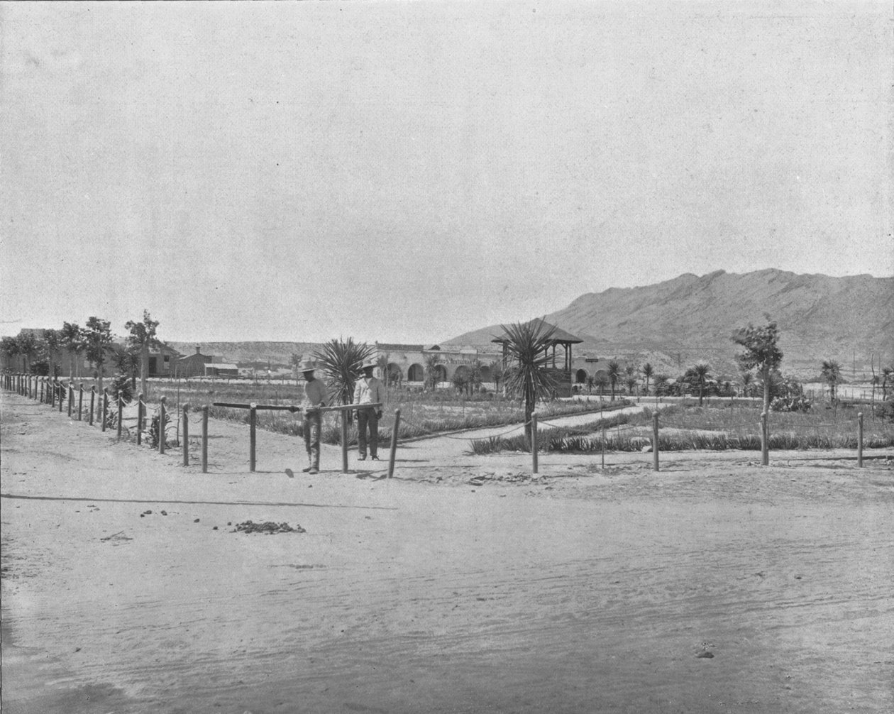 The Plaza, El Paso, Texas, USA, c1900. av Unbekannt