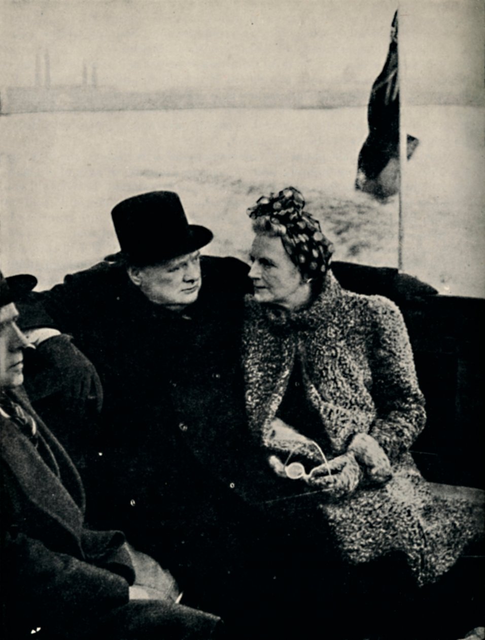 Premiärministern besöker Londons hamnar, c 1940, 1945. av Unbekannt