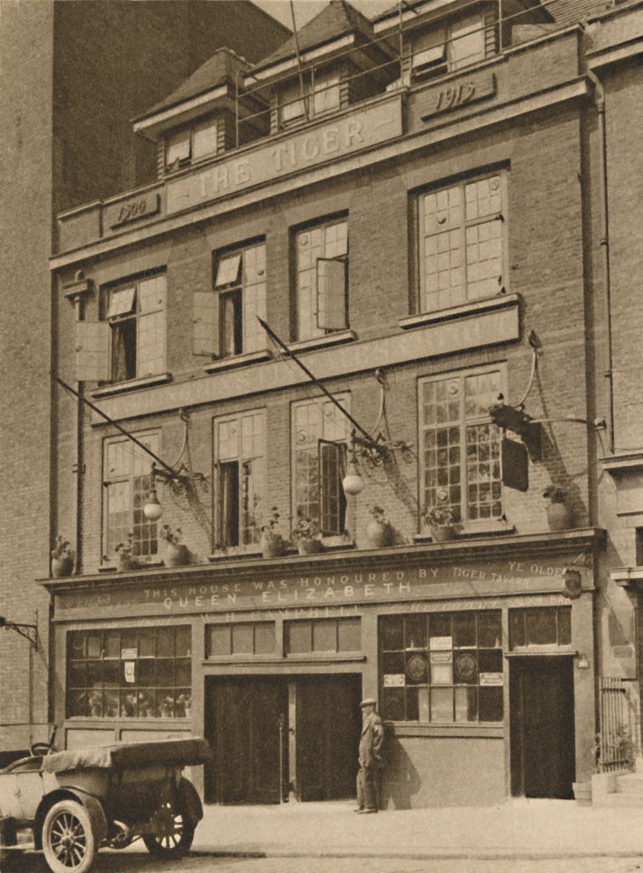 The Tiger Tavern på Tower Hill, c1935. av Unbekannt