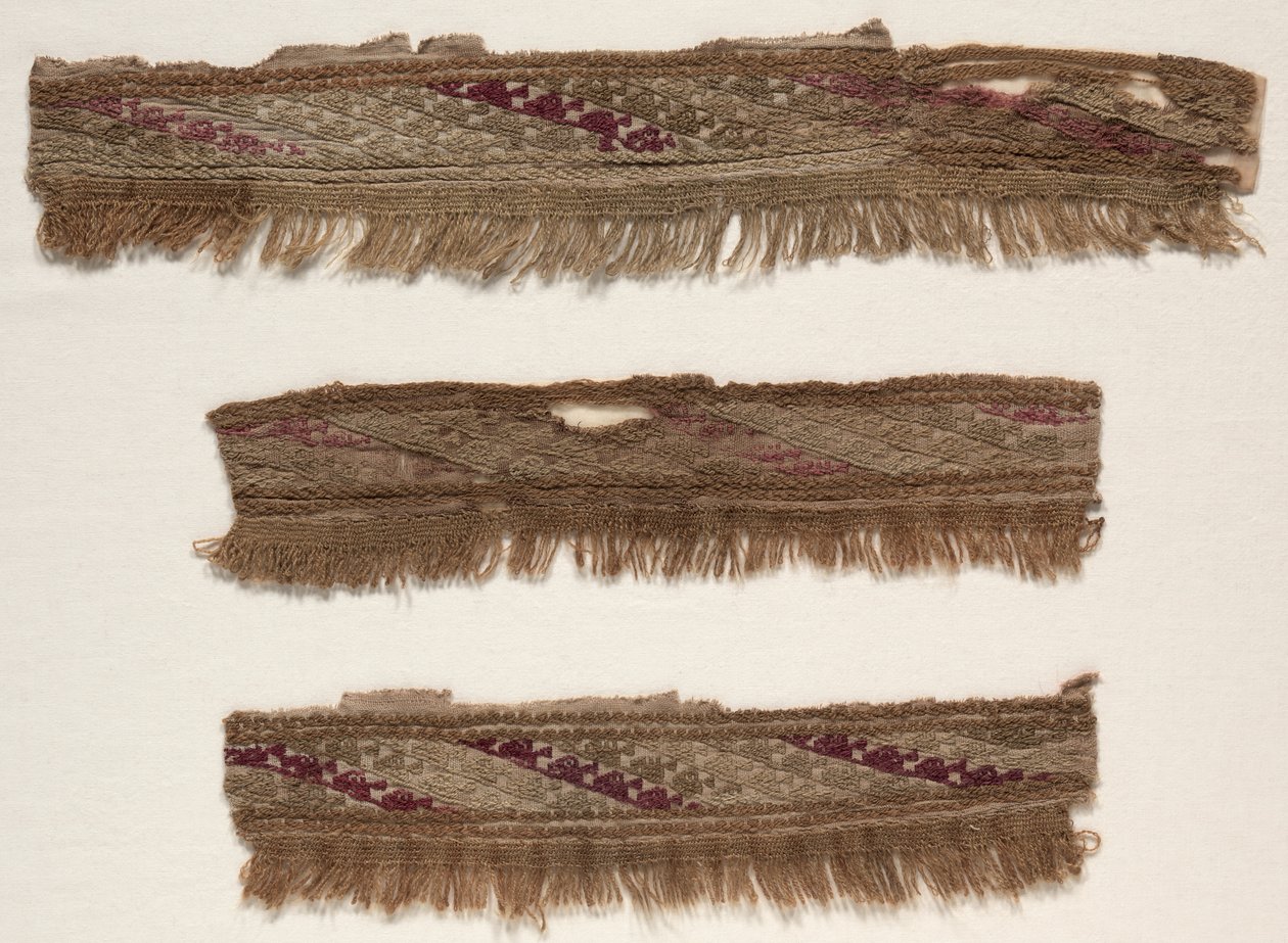 Tre kantfragment, ca. 1100-1400. av Unbekannt