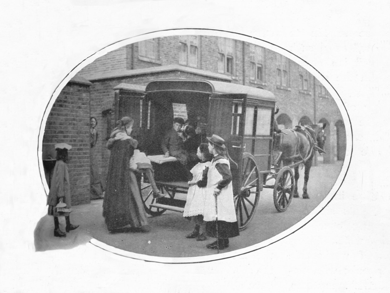 Till skolan med ambulans, London, c1903 1903 av Unbekannt