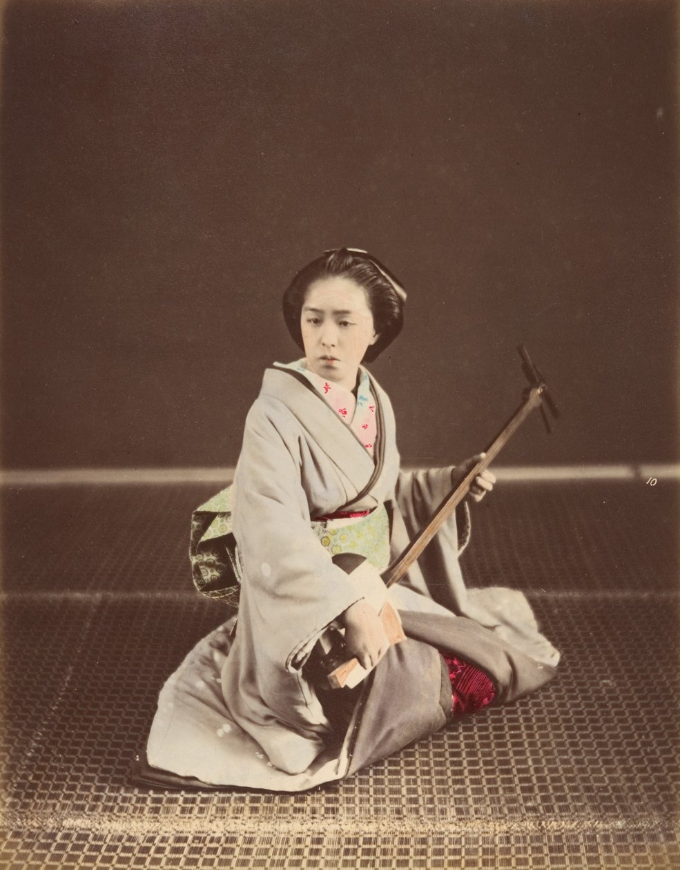 "Tokyo Geisha med Shamisen", 1870-talet. av Unbekannt
