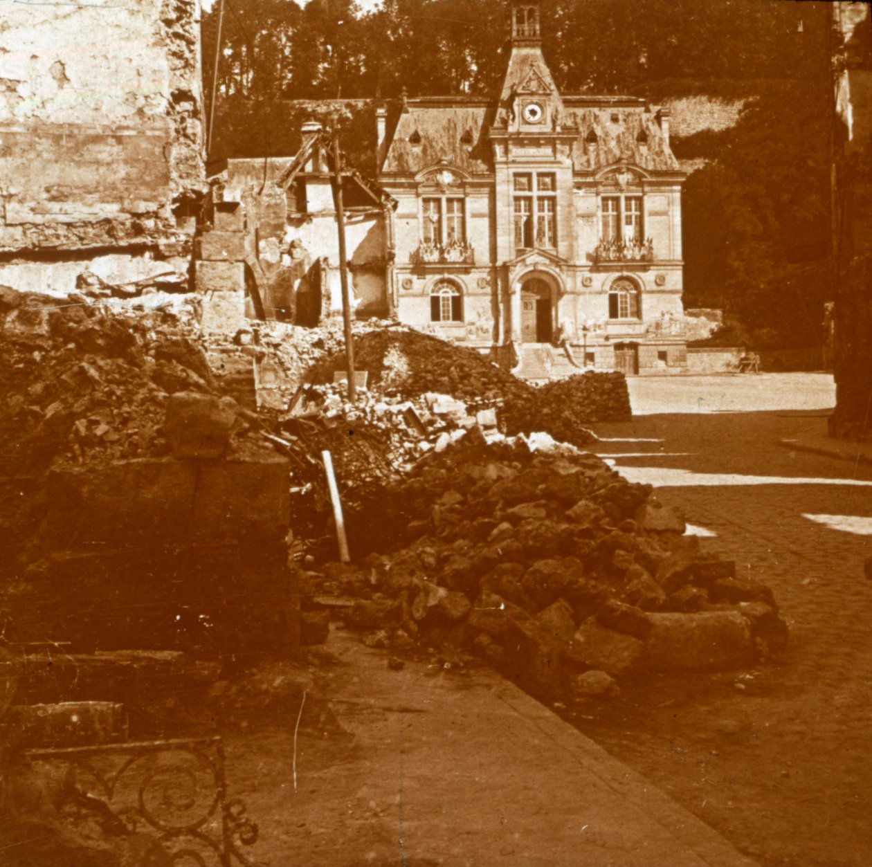 Rådhuset, Chateau Thierry, Frankrike, c1914-c1918 av Unbekannt