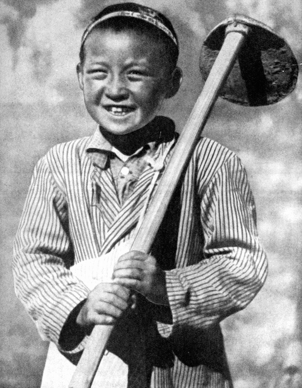Uzbekisk skolpojke som arbetar på en gård, 1936 av Unbekannt