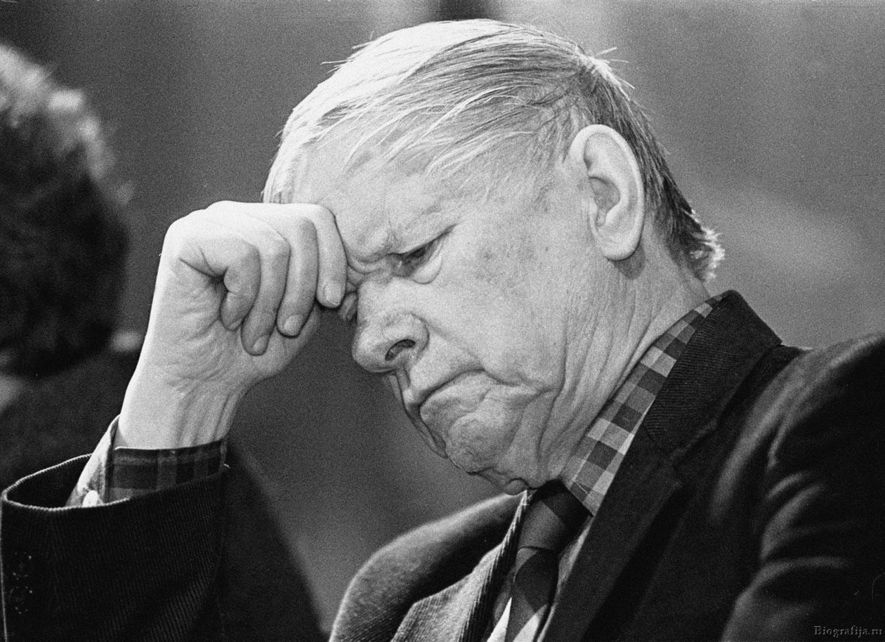Vasil Bykaw 1924-2003, 1990-talet av Unbekannt